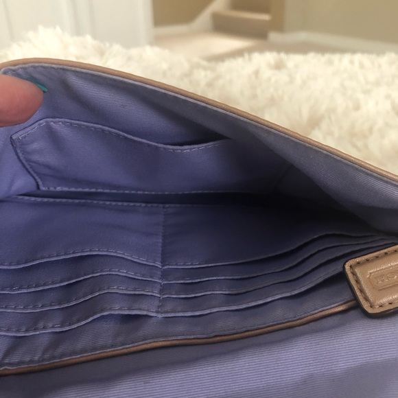 Coach wristlet - Picture 3 of 5